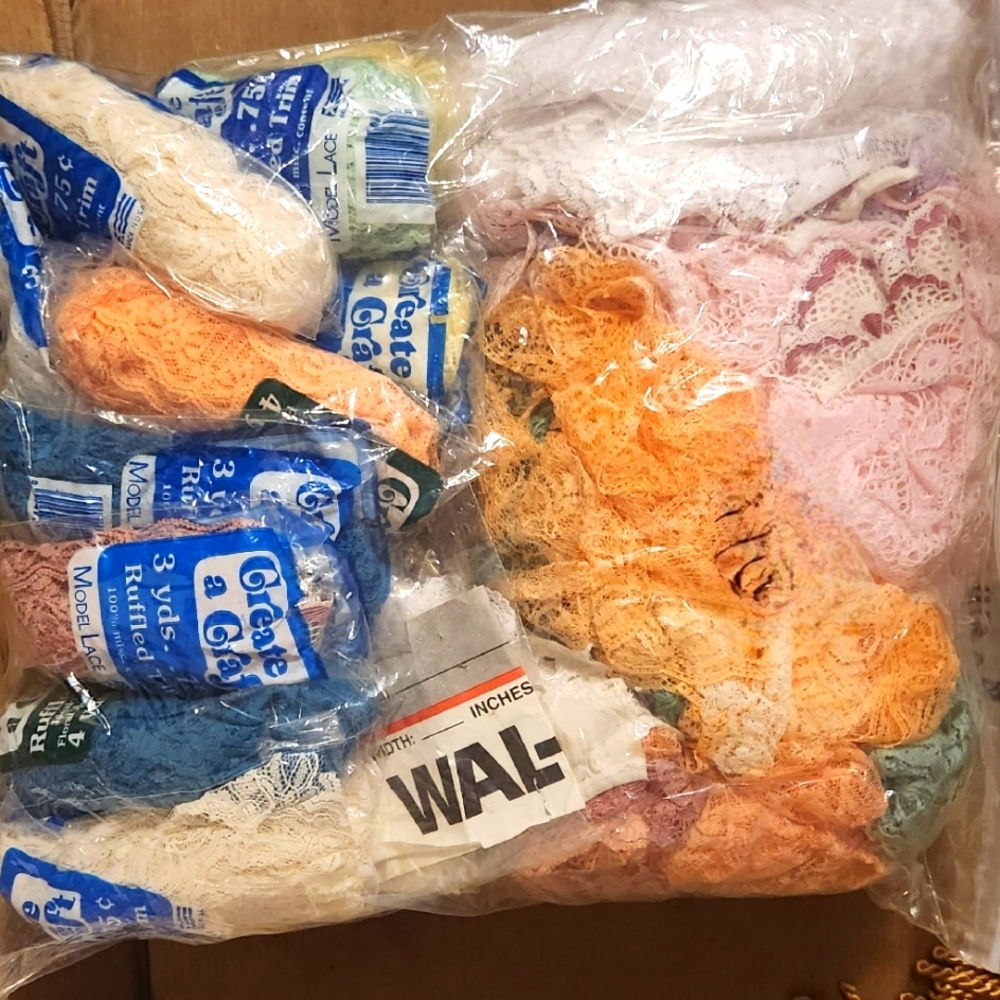 Assorted sewing items